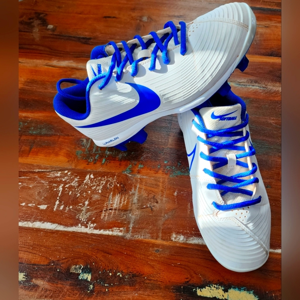 White & blue Nike softball cleats 💙🤍🩵